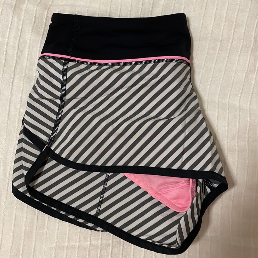 Lululemon Speed Shorts - Picture 5 of 5